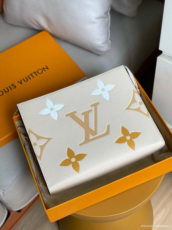 Official oldcobbler TOILETRY POUCH VUITTON LOUIS 26 0807